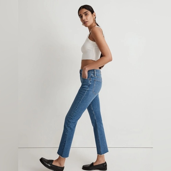 Madewell Kick Out Crop Jeans in Cherryville Wash - Picture 3 of 16